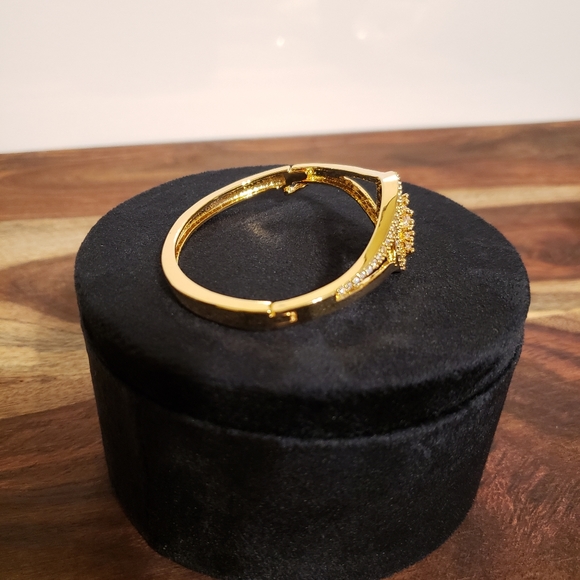 18K Gold Plated Swirl Bangle Bracelet - Picture 5 of 12